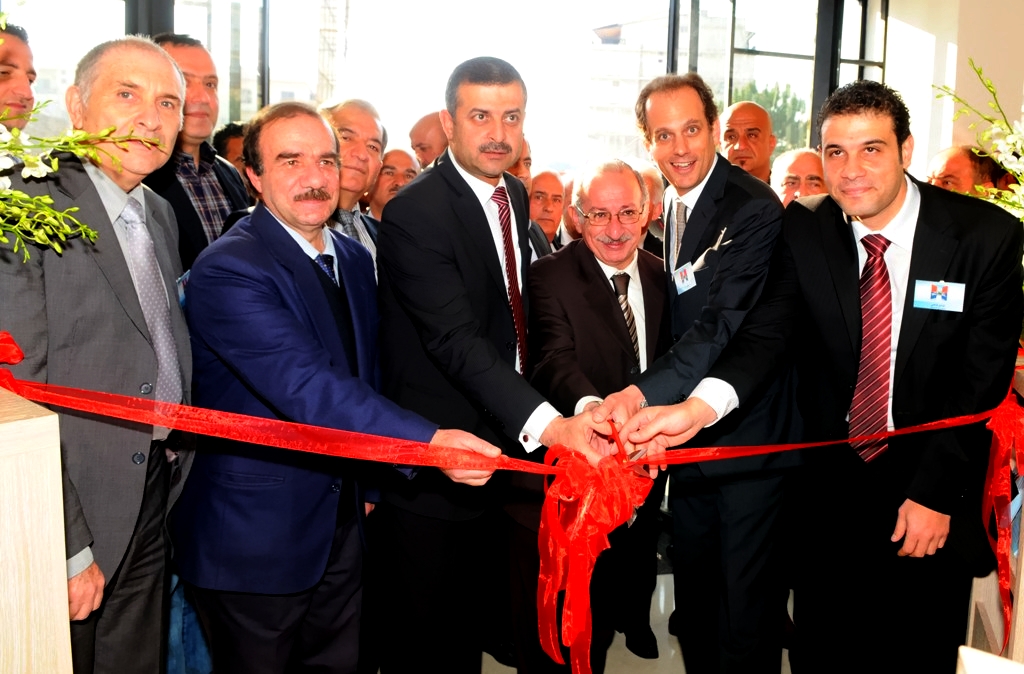 بنك «سوسيته جنرال» أحتفل بإعادة أفتتاح فرعه في النبطية بحلته الجديدة: قص شريط الافتتاح