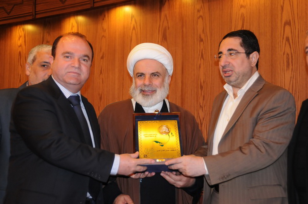 وزير الزراعة حسين الحاج حسن يفتتح مشاريع في بلدة جبشيت الجنوبية: درع مزارعي محافظة النبطية قدمه رئيس بلدية عربصاليم