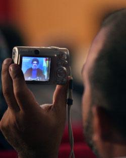 الفرحة بحضور نصر الله طغت على فرحة التخرّج (أرشيف ــ مروان طحطح)