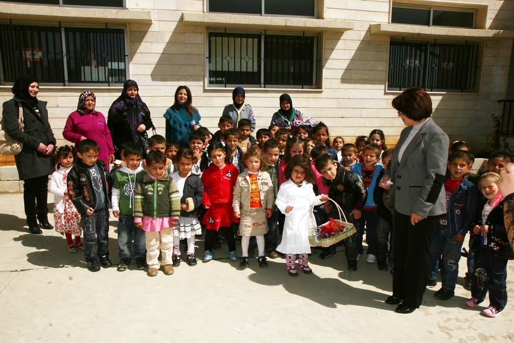 كشافة الرسالة الإسلامية أحيت عيدي الطفل والأم في مدارس الخيام