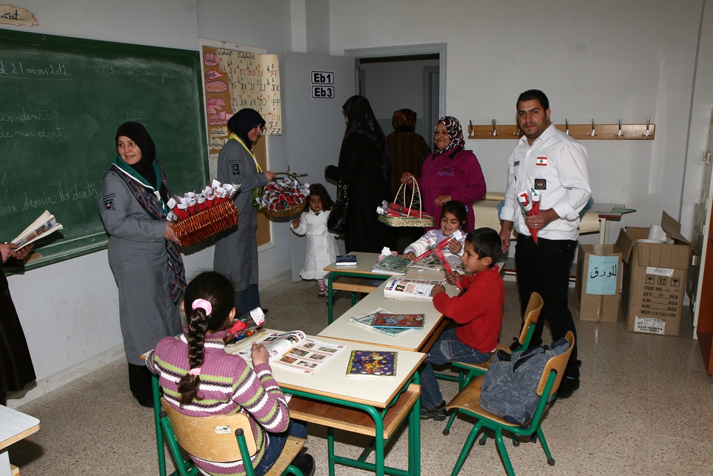 كشافة الرسالة الإسلامية أحيت عيدي الطفل والأم في مدارس الخيام