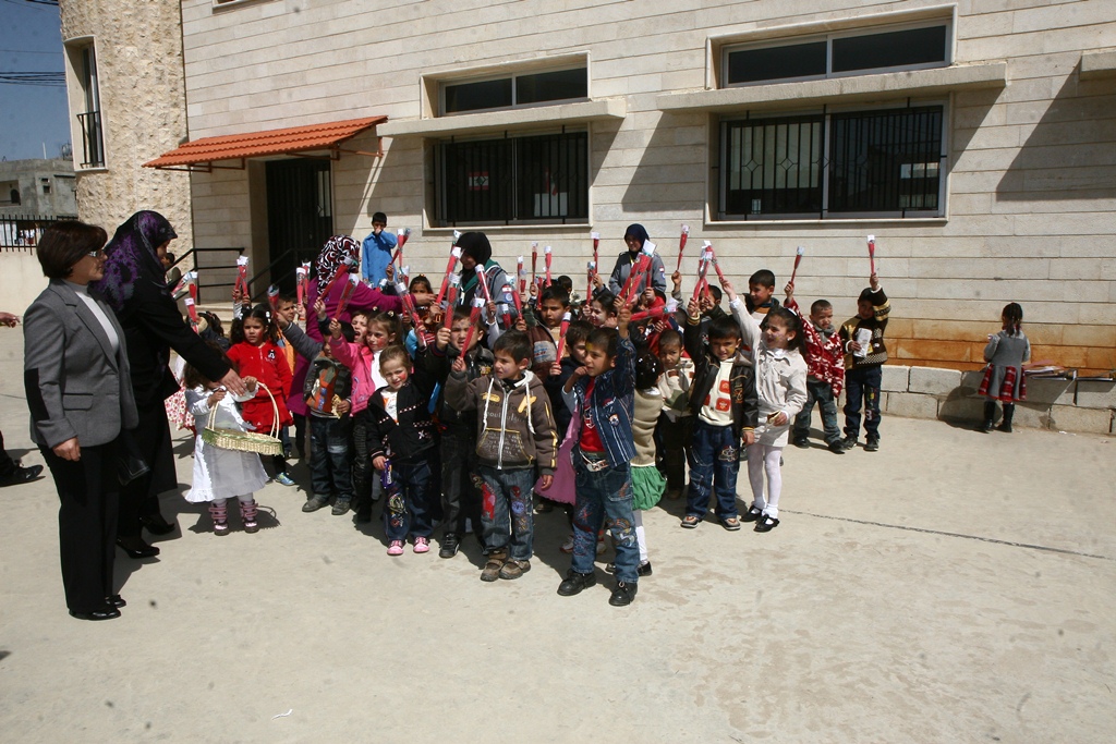 كشافة الرسالة الإسلامية أحيت عيدي الطفل والأم في مدارس الخيام