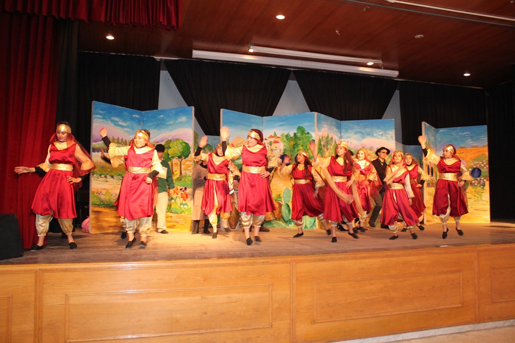 عرض مسرحية باقة ورد  - النبطية