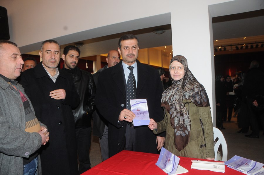 قبيسي في حفل توقيع كتاب \