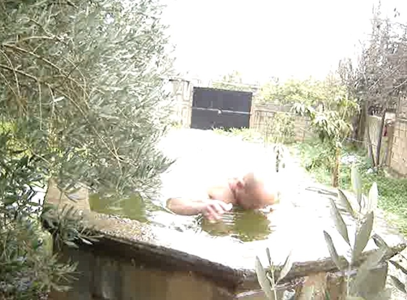 حسين علي عطية وهو يفطس في الجابية