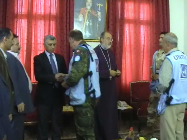 DSC00045- المطران حداد مستقبلا فريق مراقبي الهدنة والدكتور حمدان للتهنئة بالاعياد