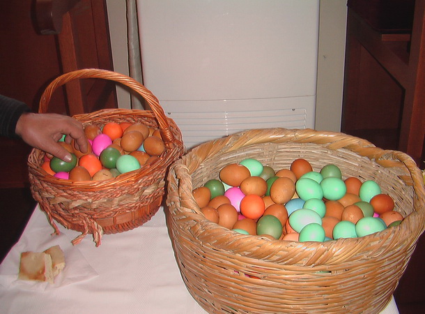 IMGA0239- بيض الفصح الملون رمز القيامة