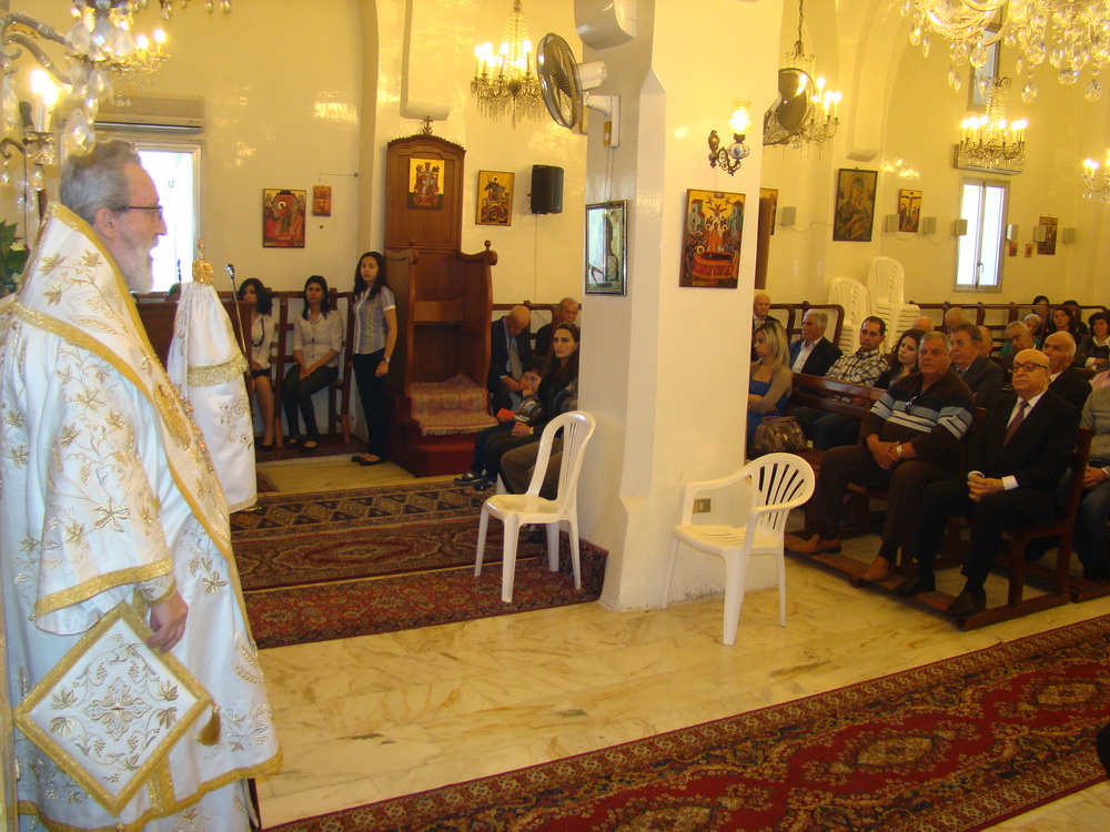 - ga-  المطران الكفوري يترأس قداس الفصح في حاصبيا