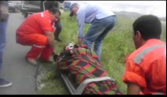 انقلاب شاحنة كبيرة على الخردلي وإصابة سائقها