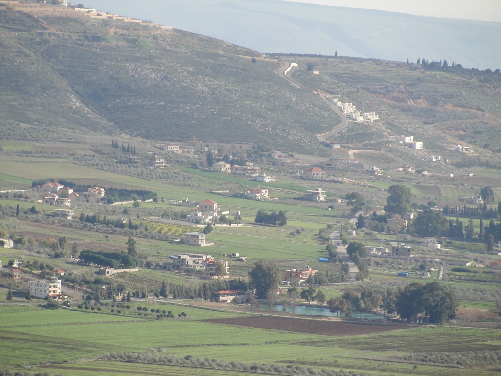 موطني الخيام.. الاماكن فيك نحبها  وتسحرنا ونعشقها ابتدآء من سهل المرج الملون بسحره