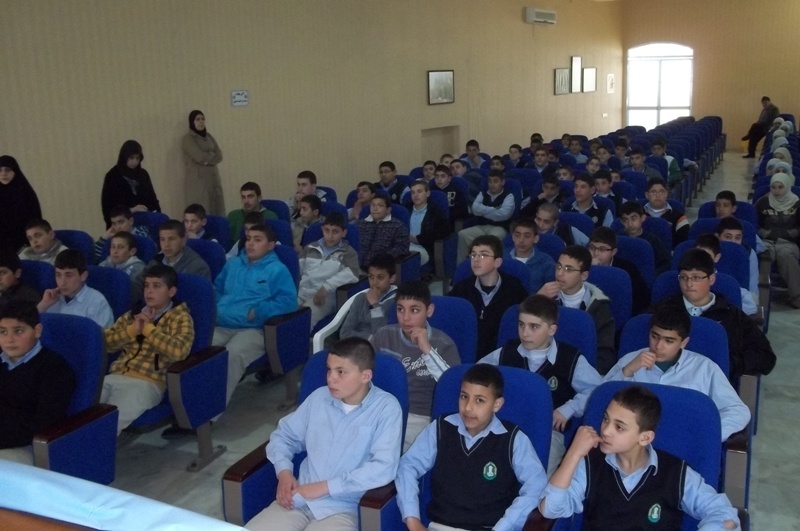 محاضرة حول أهمية الكتاب والمطالعة في مدرسة عيسى بن مريم‎