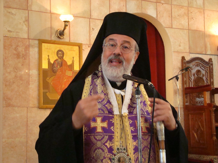 المطران حداد يلقي عظة خلال رتبة جناز السيد المسيح في مرجعيون