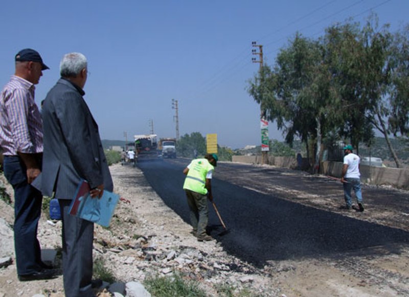 يرئيس الهيئة الايرانية لاعاد اعمار لبنان المهندس حسام خوش ناويس يتفقد ورش الاشغال والاعمال التي تنفذها الفرق الفنية