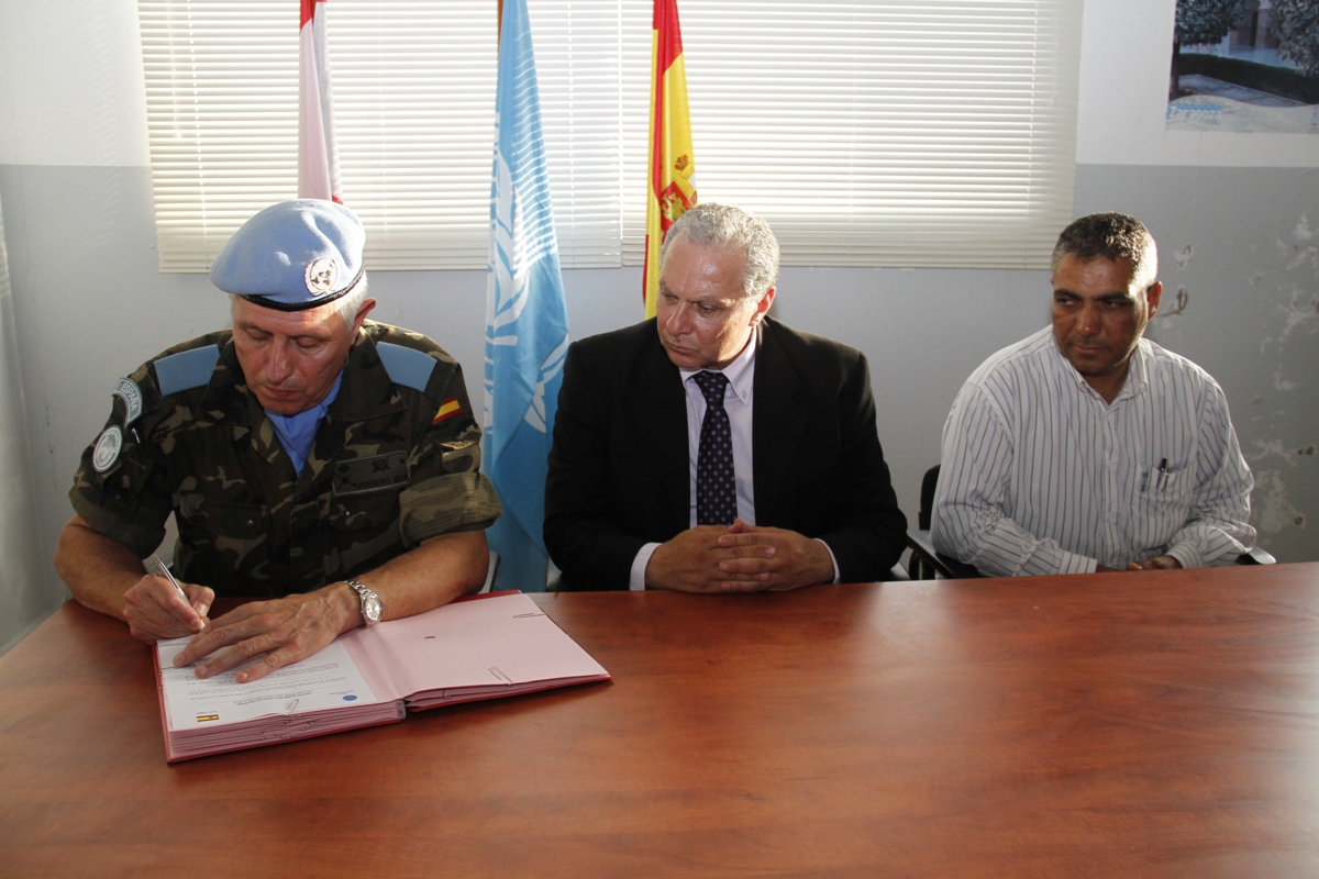  حفل تدشين مصابيح تعمل على الطاقة الشمسية في عين عرب بتمويل من المملكة الاسبانية