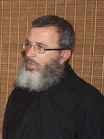 الأب غاريوس في مطرانية بعلــبك ـ دير الاحمر أمس