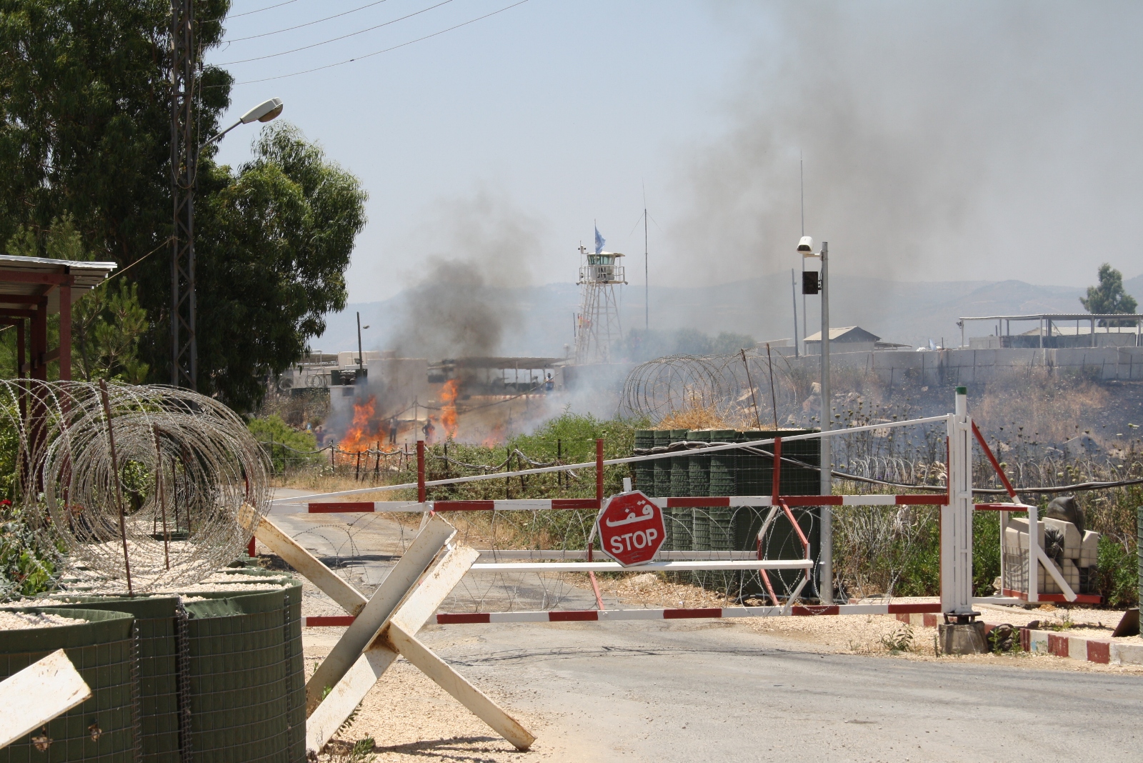 حريق في منطقة العباسية امتدت نيرانه الى محيط موقع الكتيبة الإسبانية ومسجد البلدة