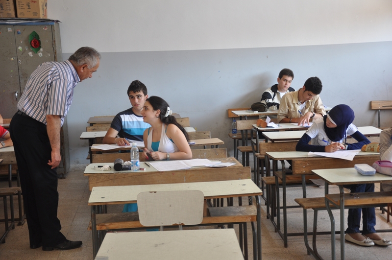 رئيس المنطقة التربوية في محافظة النبطية علي فايق يتفقد سير الامتحانات في النبطية