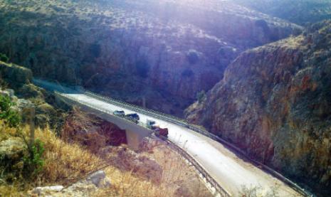قبل عامين افتتحت وزارة الأشغال العامة جسر الدلافة (حسن بحسون)