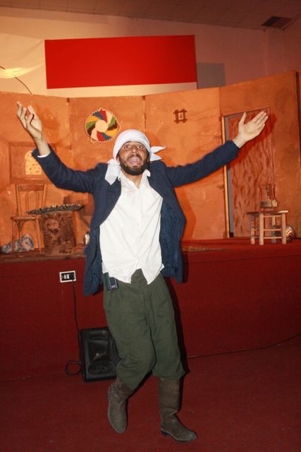 هلا صور يقدم مسرحية عرس النصر على مسرح ثانوية صور الرسمية المختلطة