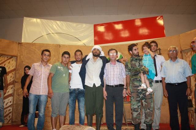 هلا صور يقدم مسرحية عرس النصر على مسرح ثانوية صور الرسمية المختلطة