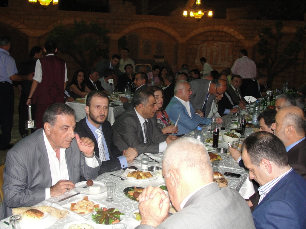 د فايز القيس و د وسام شرّوف ود قاسم هاشم في حفل دعم صندوق المريض في البحصاصة