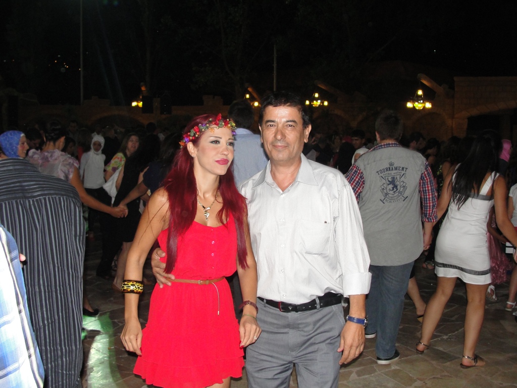 الفنان التشكيلي يوسف غزاوي وعقيلته الفنانة التشكيلية سوزان شكرون