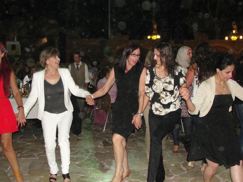 بعد الكلمات الخطابية عُقدت حلقات الرقص والدبكة الفلكلورية