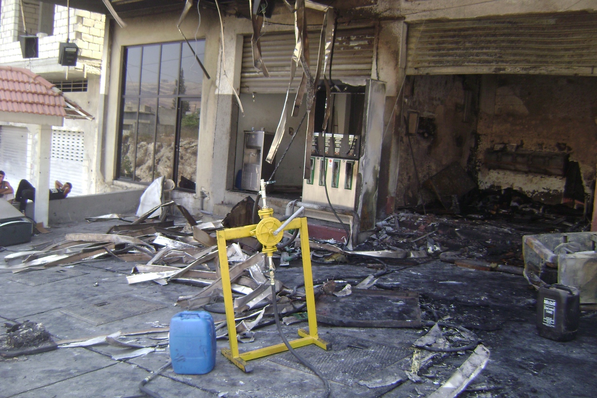 الأضرار في محطة الايتام بعد احتراقها