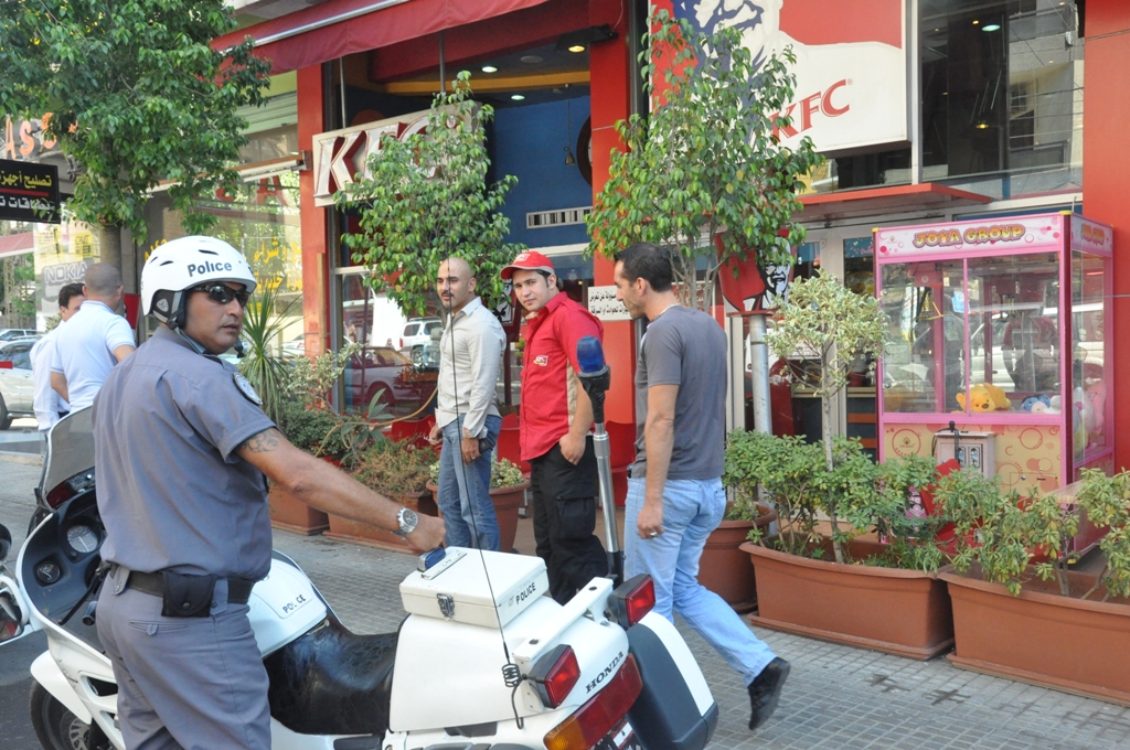 طلاق النار على مطعم كي  أف سي في النبطية