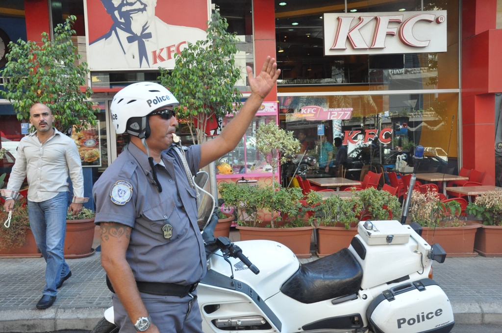 طلاق النار على مطعم كي  أف سي في النبطية