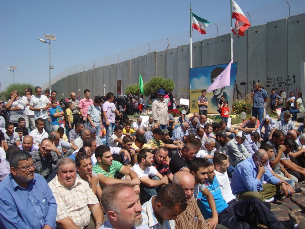 صلاة واعتصام لأهالي كفركلا عند الجدار نصرة للرسول وتنديدا بالفيلم