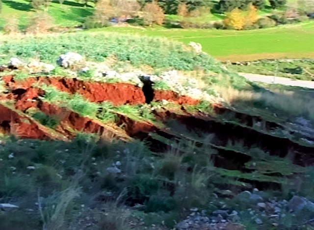 انهيارات ترابية على طريق النبطية -مرجعيون جراء العاصفة