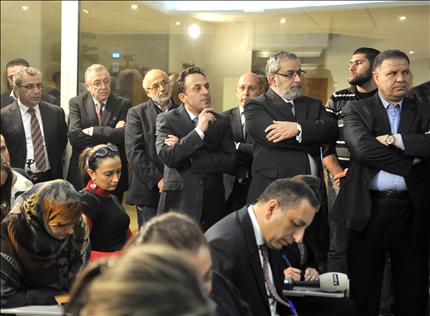  أعضاء في اللجنة يستمعون إلى غانم «قبل العاصفة» (مصطفى جمال الدين)