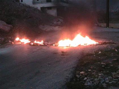 قطع طريق شبعا كفرشوبا بالاطارات المشتعلة