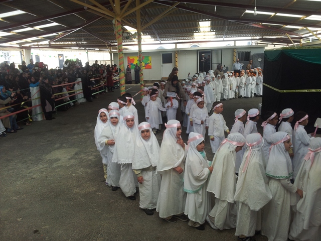 تلامذة مدرسة عيسى بن مريم يقيمون احتفالاً بمناسبة عيد الأضحى المبارك