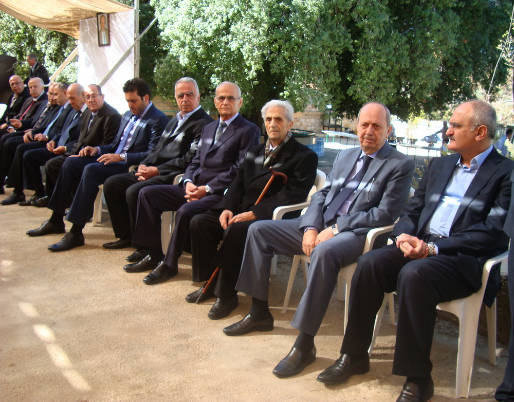 الوزير خليل مشاركا في احتفال تأبيني في بلاط وبدا القاضي عوني رمضان