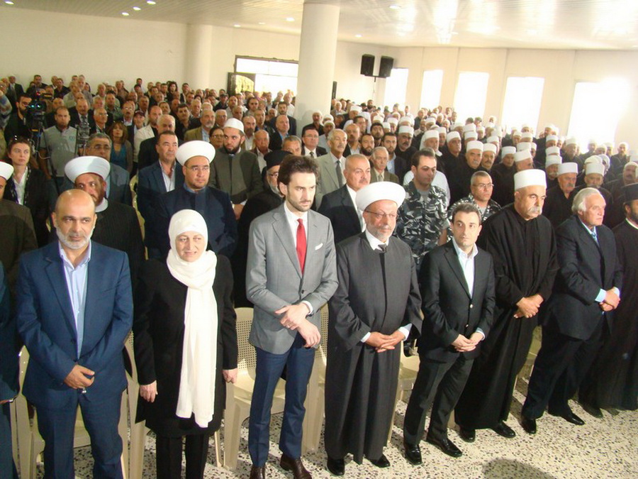 مقدم الحضور حمود والحريري وجنلاط  وابو فاعور والشيخ شجاع والقائمقام الغفير