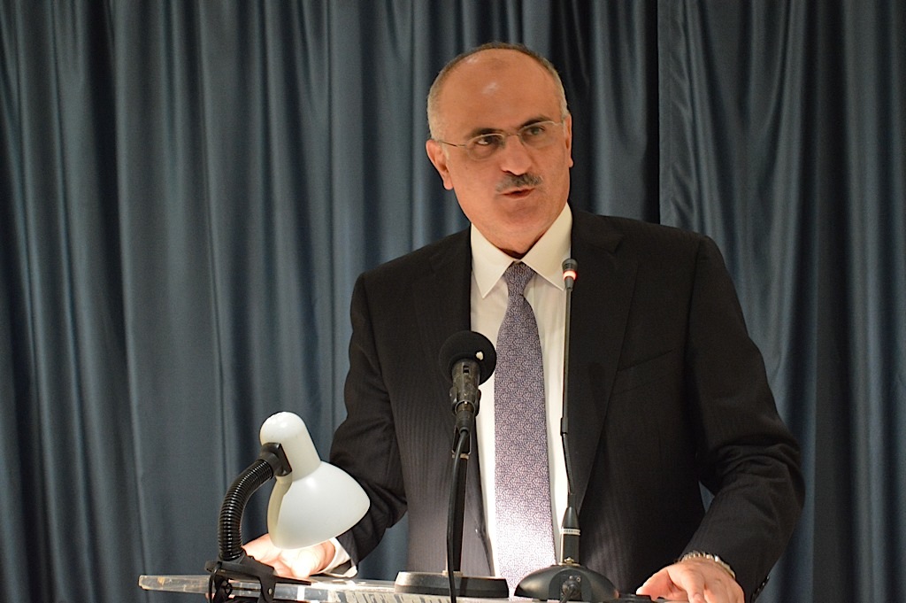 طلعت العبدالله يوقّع كتابه «عذاب الذاكرة» برعاية الوزير علي حسن خليل