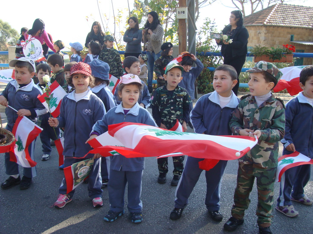 طلاب راهبات القلبين الاقدسين على بوليفار مرجعيون