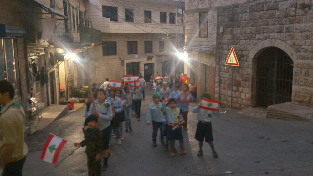مسيرة الكشاف اللبناني بعيد الاستقلال‎ تخترق شوارع حاصبيا الداخلية