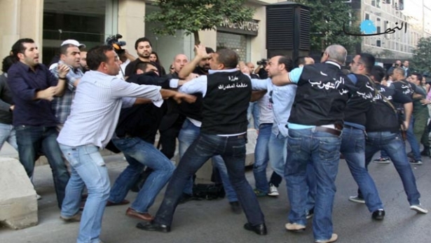 المواجهة بين عناصر الجمارك وفريق \