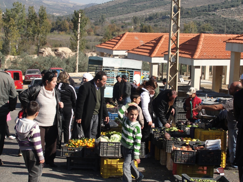 بدأ سوق الخان الشتوي عرض المنتوجات والسلع الشتوية بعدما انقضى فصل الصيف