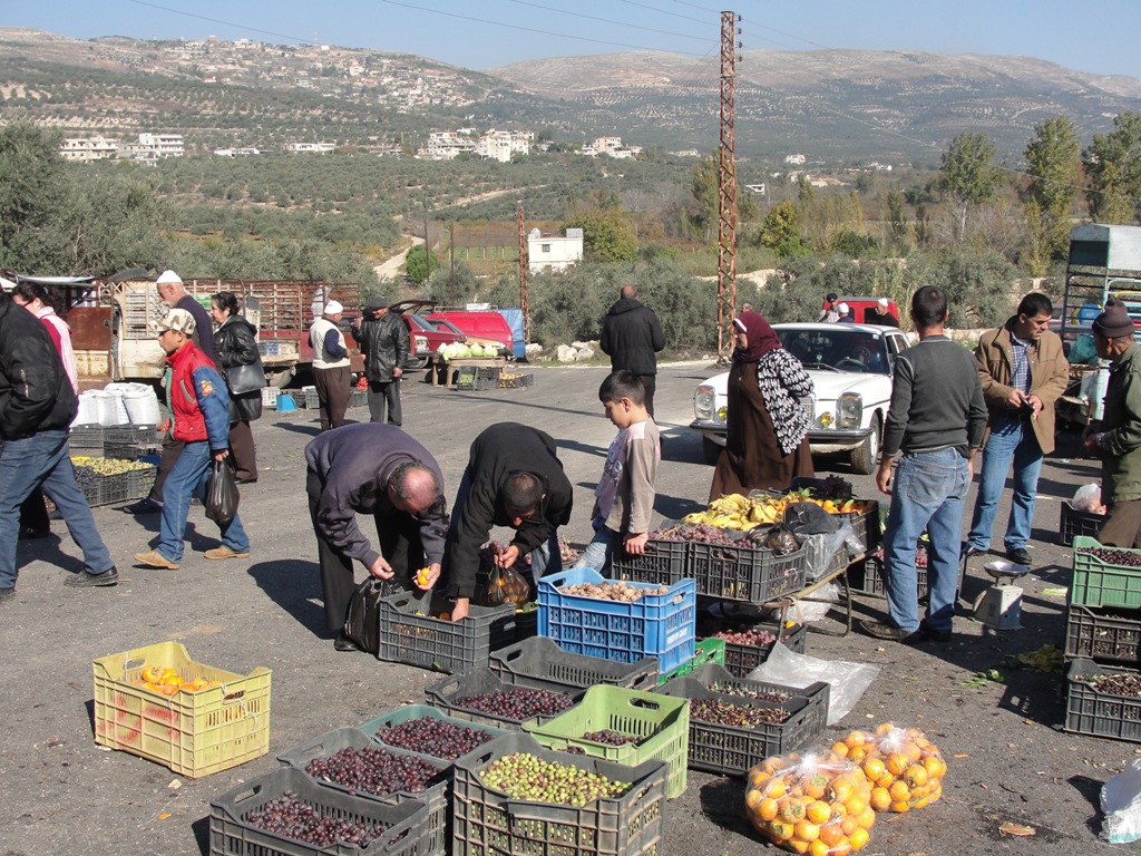 بدأ سوق الخان الشتوي عرض المنتوجات والسلع الشتوية بعدما انقضى فصل الصيف
