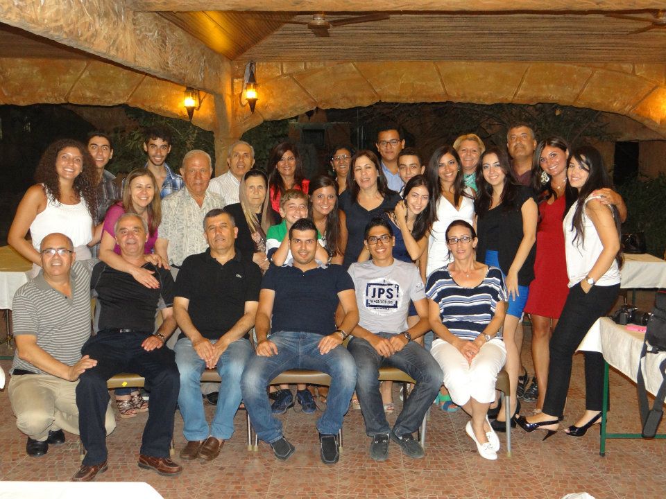 عائلة تعشق بلدتها الجنوبية \