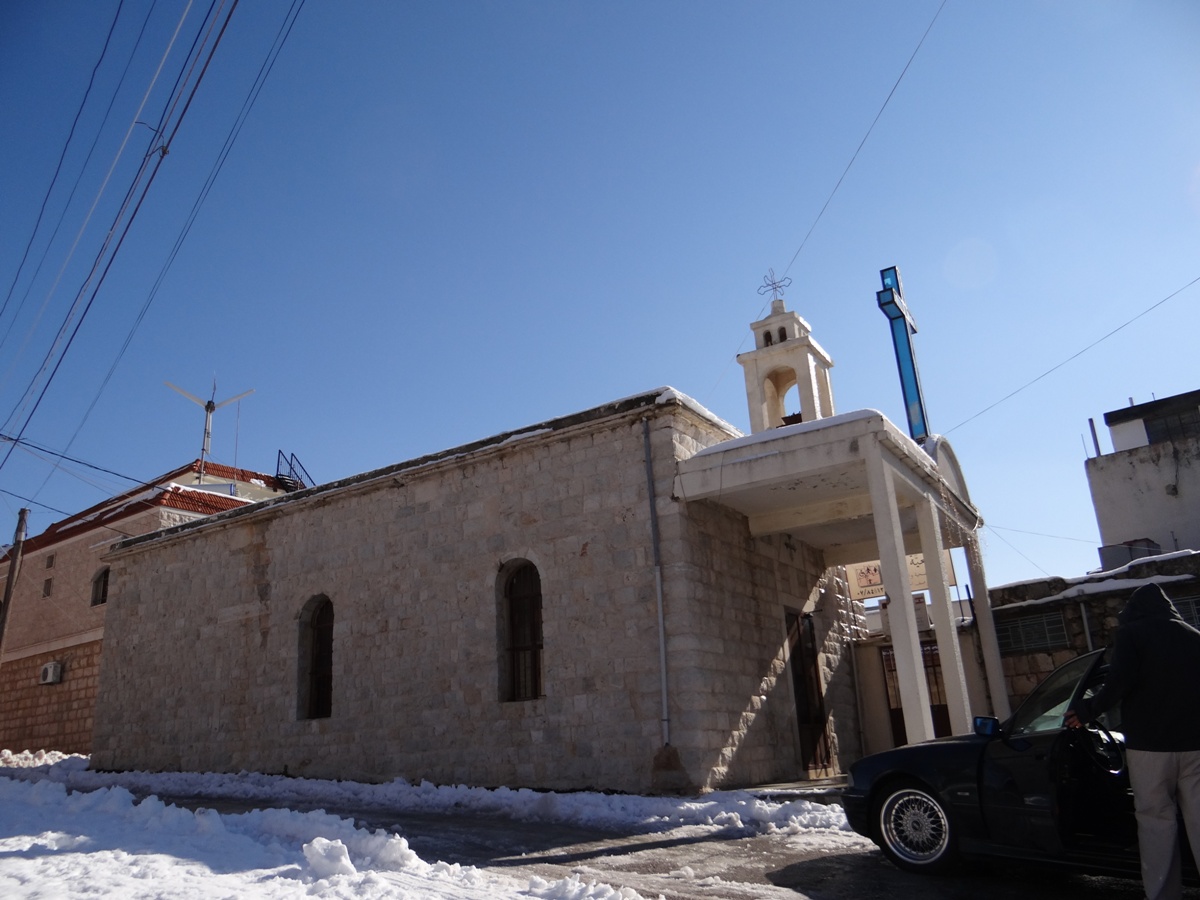 إن ذهبت بعيداً، في البعد إشتياقي.. وإن إقتربت جداً، في ألأقتراب حناني