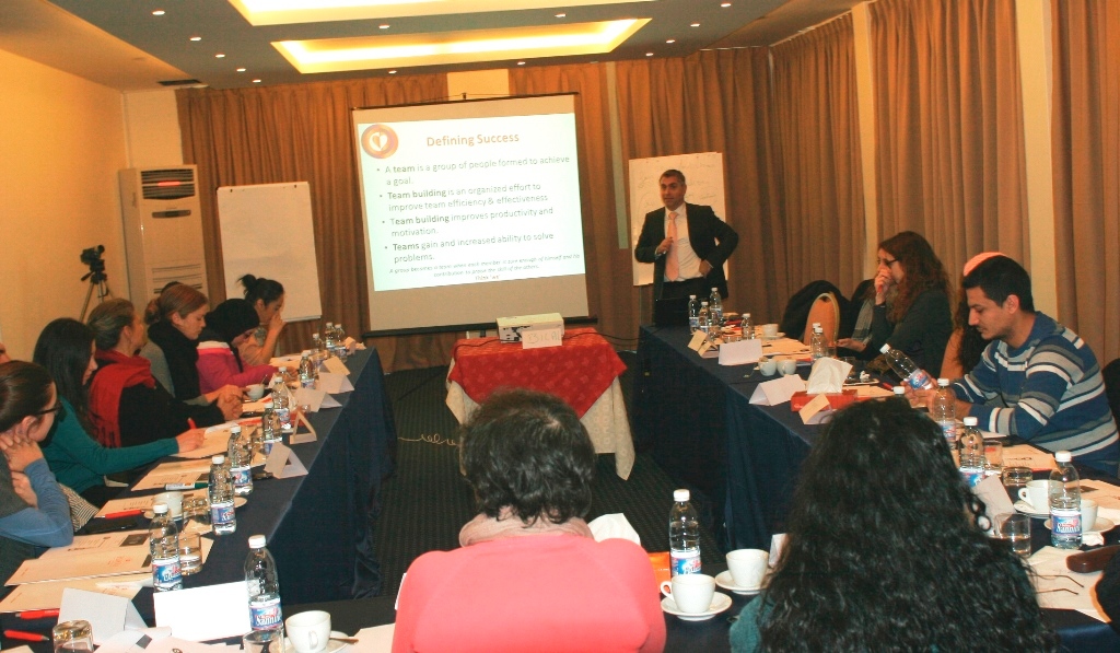 «عامل» تقيم يوم تدريبي لتعزيز روحية الفريق