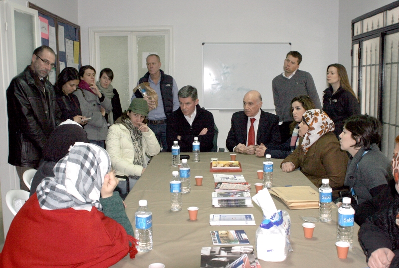 مهنا يستقبل وزير الخارجية البريطاني لشمال افريقيا والشرق الأوسط
