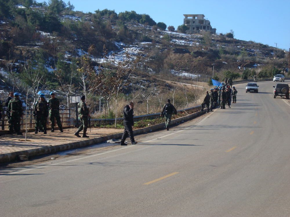 استنفار على الحدود وانتشار للجيش واليونيفيل عند محاولة العدو قطع شجرة‎