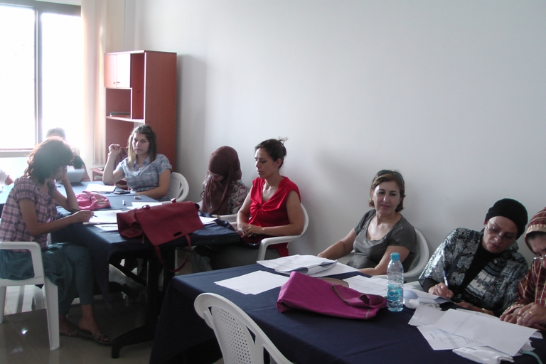 دورة تعليم اللغة الإنكليزية للنساء TWE(Teach Women English)  لجمعية سيدات الخيام بالتعاون مع مؤسسة هيا بنا