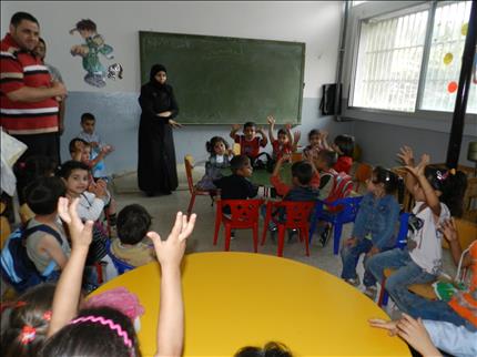 أحد صفوف الروضة للتلامذة النازحين في حاصبيا (طارق أبو حمدان)